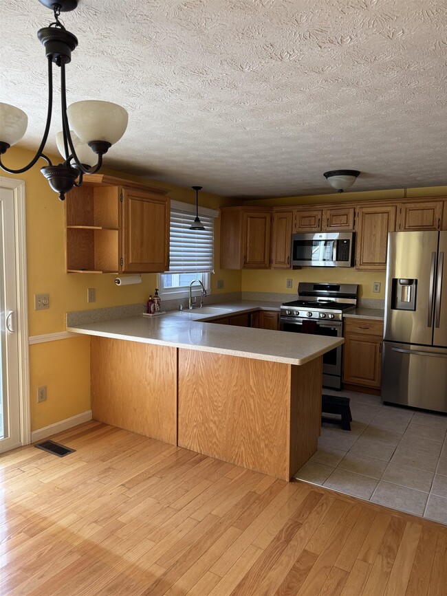 Building Photo - 16 Highbridge Hill Rd