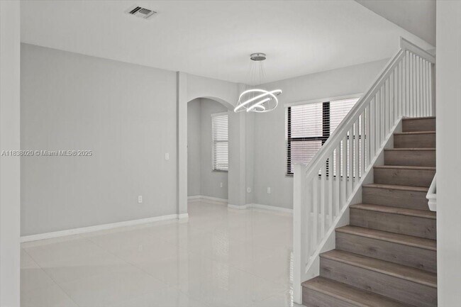 Building Photo - 635 NE 191st Terrace