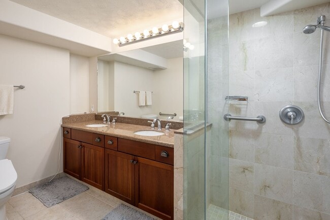 Building Photo - 2 bedroom, 2 Bath Condo with BEAUTIFUL Mountain, Ocean, and Diamond Head Views.