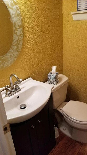 Building Photo - 1628 Sheffield Dr