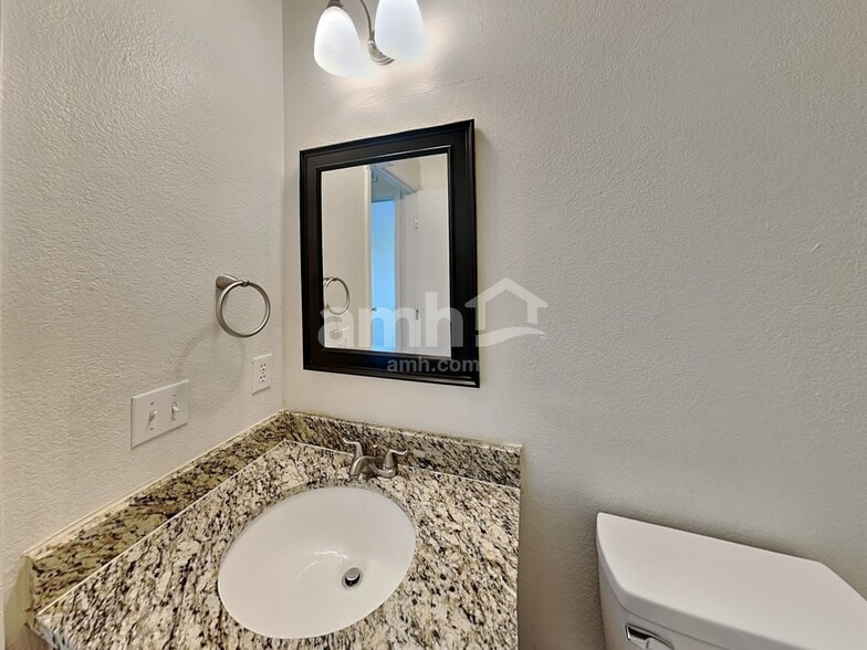 Building Photo - 5552 N Genoa St