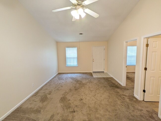 Building Photo - 526 Edgecliff Ln