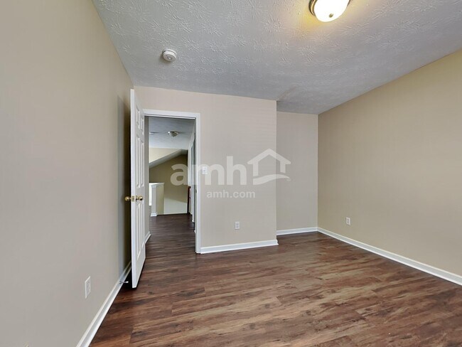 Building Photo - 32 Ascot Glen Dr