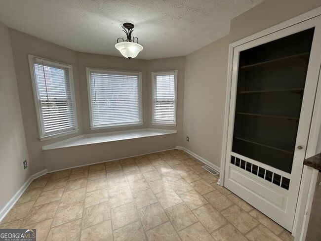 Building Photo - 240 White Pines Dr