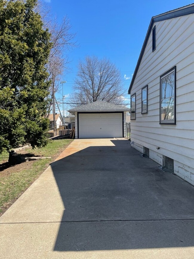 Building Photo - Highland Home for Rent