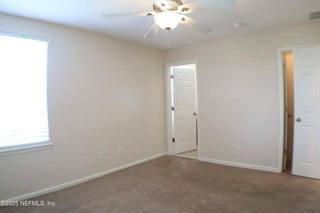 Building Photo - 175 Starlis Pl