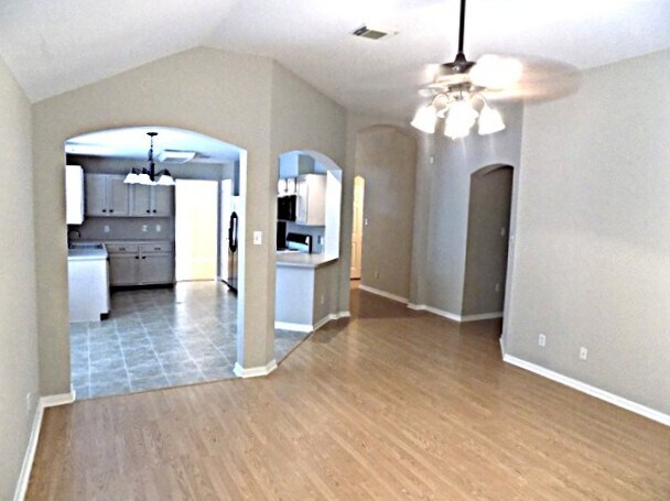 Building Photo - 10467 Twin Circles Dr