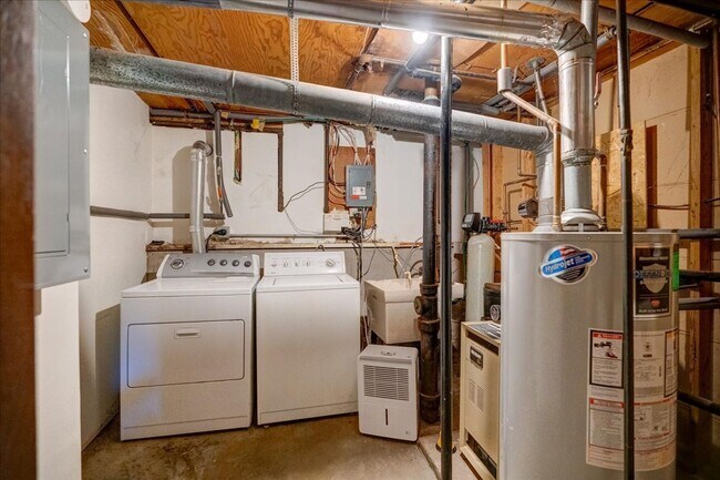 Building Photo - 6404 Maywood Ave