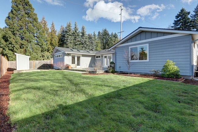 Building Photo - Beautifully Remodeled 4bd, 1.75ba Rambler Available in the Heart of Bellevue.
