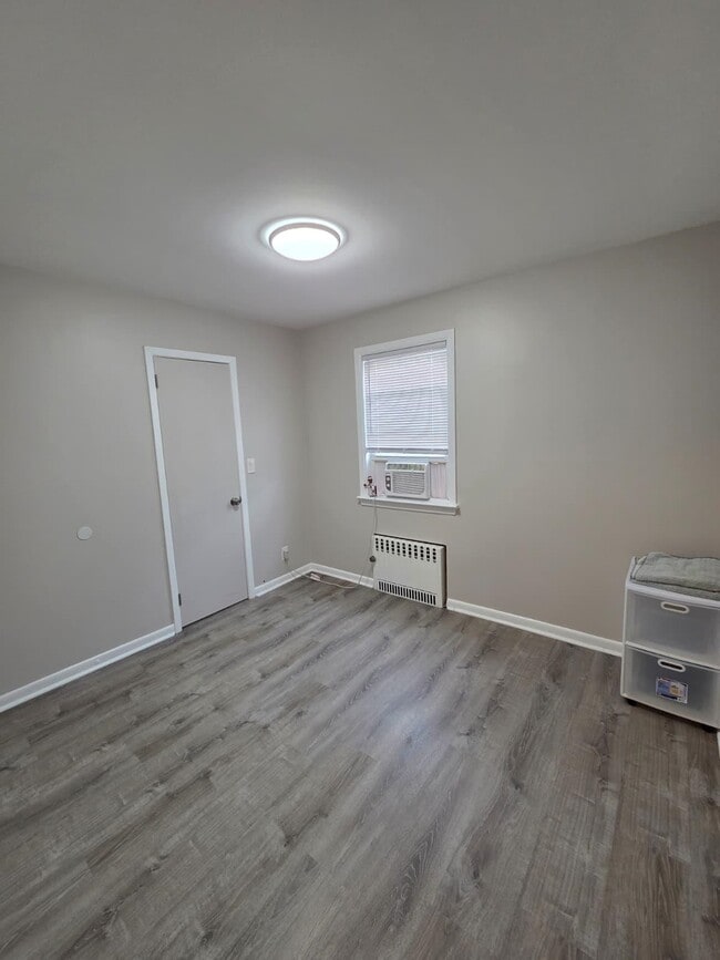 Building Photo - 166 Carmita Ave