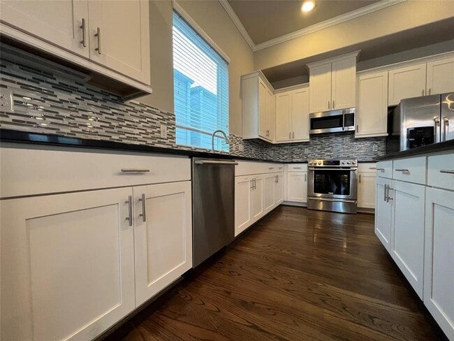 Building Photo - 5623 Kansas St