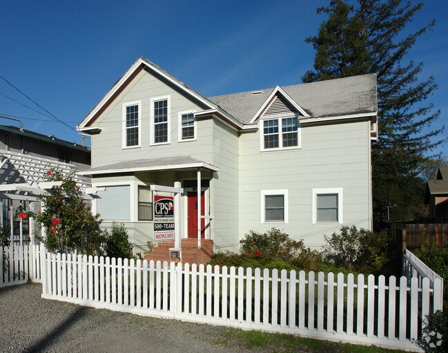 420 N Cloverdale Blvd 420 N Cloverdale Blvd Cloverdale CA 95425