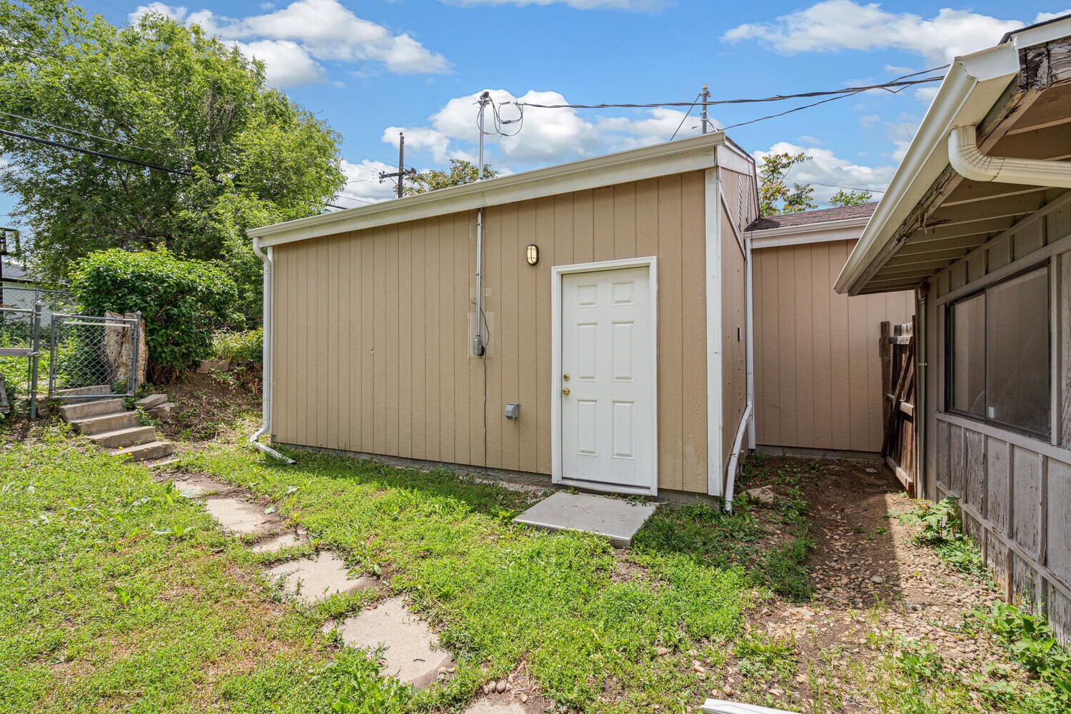 Building Photo - 1330 Oak Pl