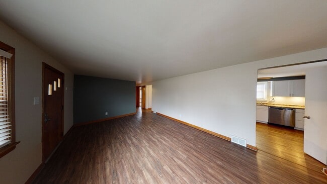 Building Photo - Charming 3-Bedroom, 2-Bath Single-Family H...