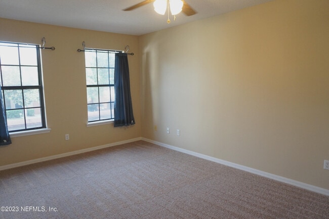 Building Photo - 421 Honeycomb Way