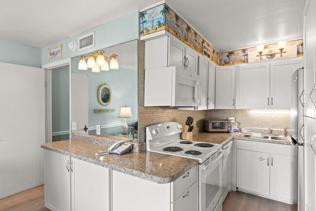 Building Photo - 8743 Thomas Dr