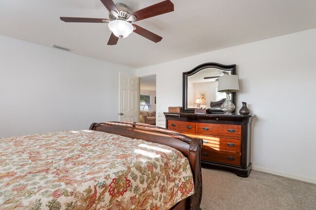 Building Photo - Nicely Remodeled & Updated 3 Bedroom 2 Bat...