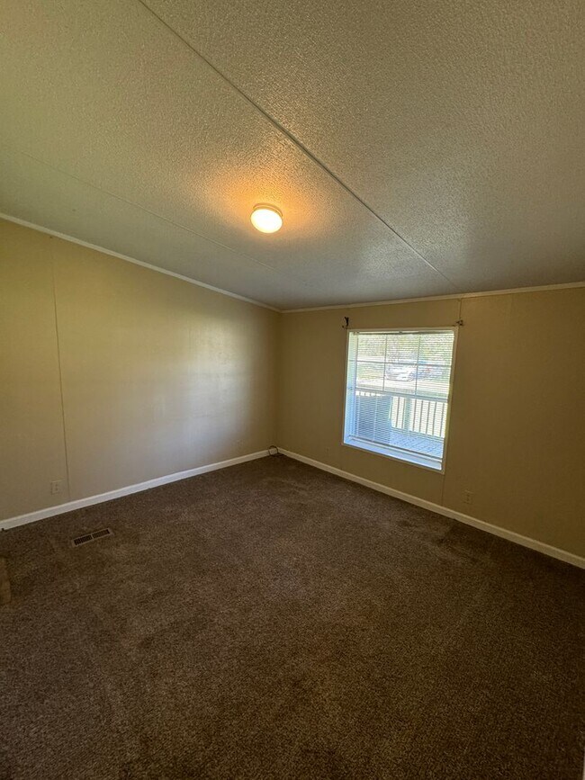Building Photo - 161 Flournoy Lucas Rd