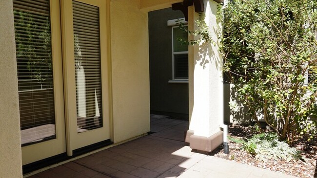 Building Photo - Beautiful 3 Bed, 2.5 Bath in Desirable Dia...