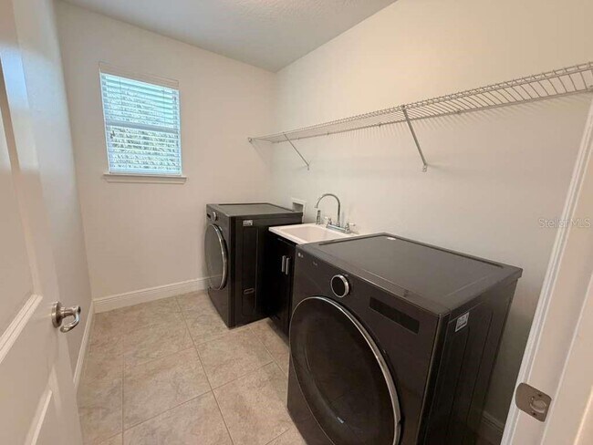 Building Photo - 11737 Verrazano Dr