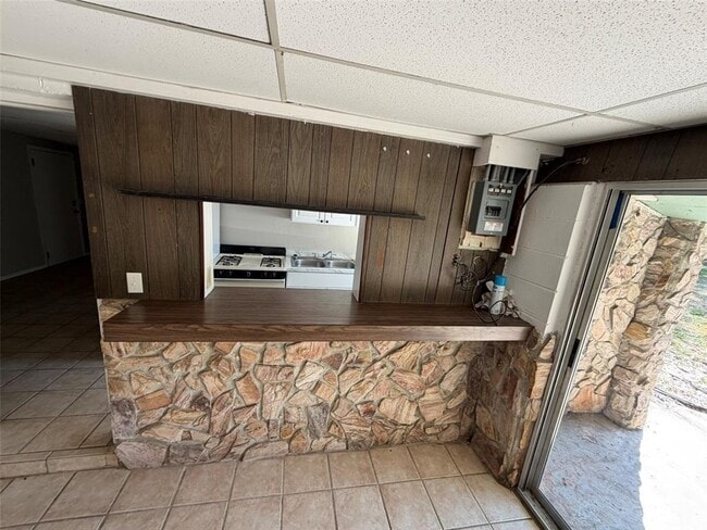 Building Photo - 719 E Martin St