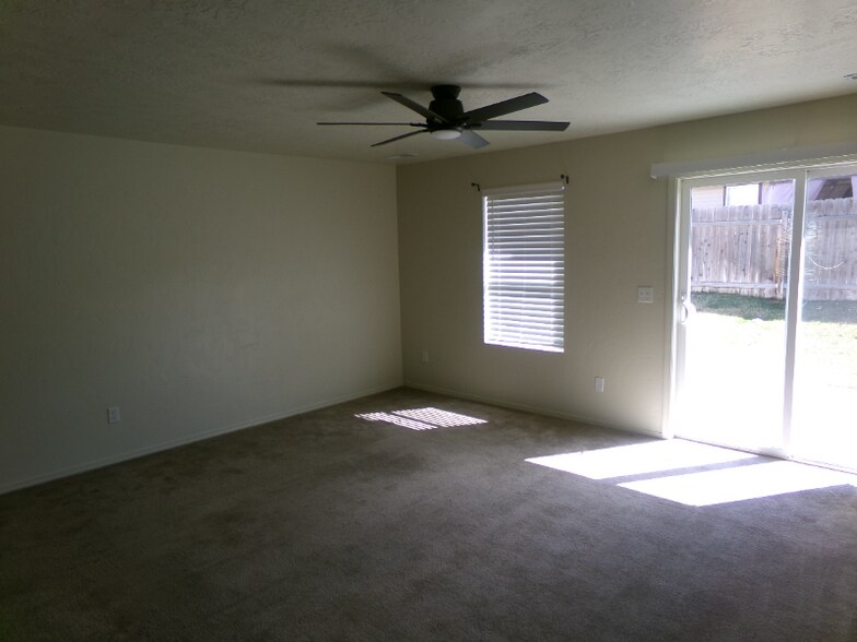 Building Photo - 9715 W Stonewood Dr