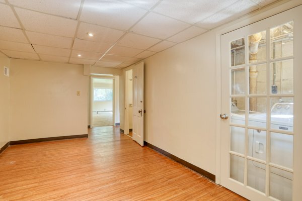 Building Photo - 911 4th St