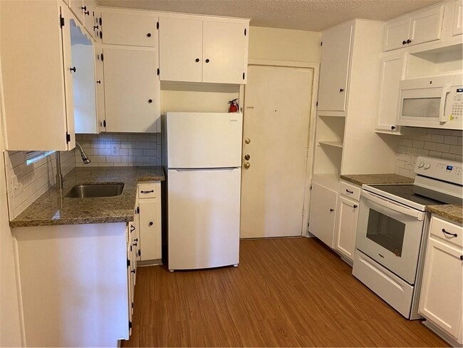Building Photo - 8309 Hathaway Dr