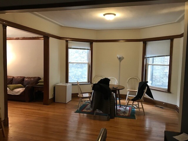 Building Photo - 3728 N Racine Ave