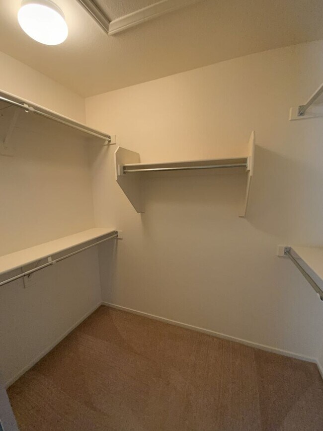 Building Photo - 4 bedrooms and 2.5 bathrooms 2-story home located in Henderson, NV!
