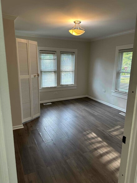 Building Photo - 836 Old Modena St