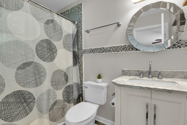 Building Photo - 136 Meadowside Ln