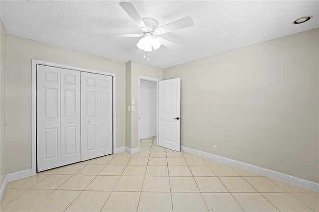 Building Photo - 1120 E Tropical Way