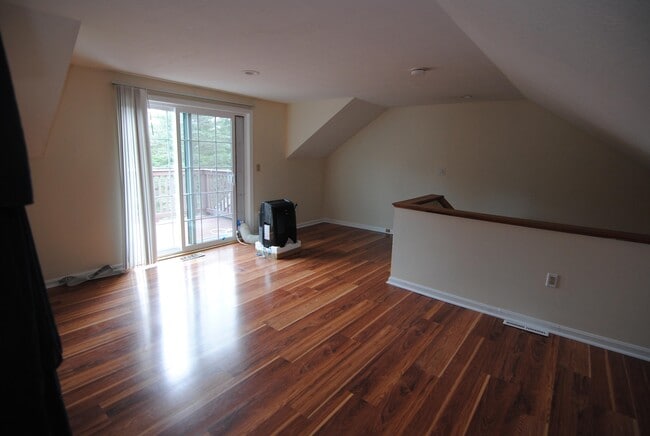 Building Photo - 7 Cadogan Way