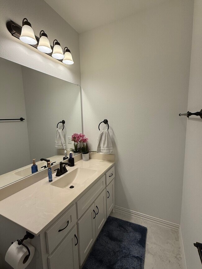 Building Photo - 2832 Fountain Park Dr