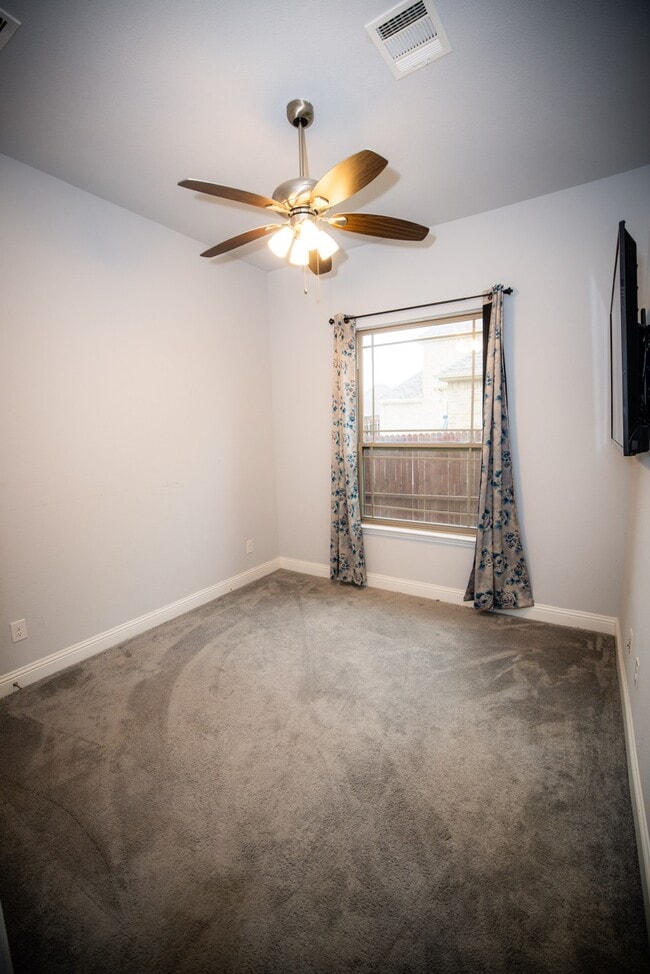 Building Photo - 13923 Hopewell Dr