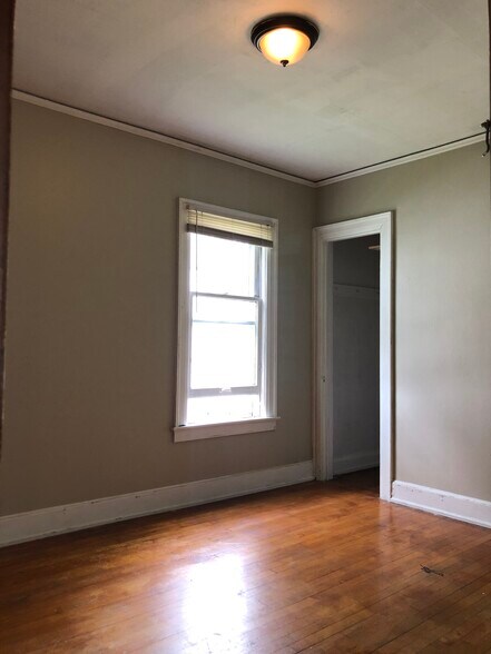 Building Photo - 3218 N Oakland Ave