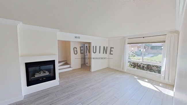 Building Photo - Beautiful 3Bd 2.5Ba Costa Mesa Townhome