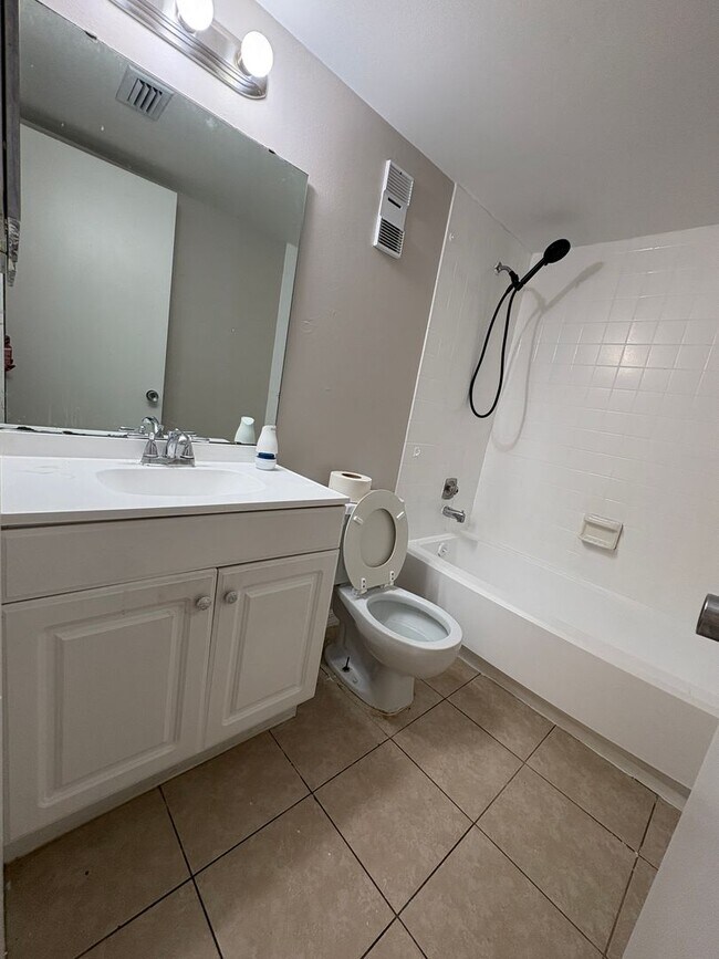 Building Photo - 140 Orchid Woods Ct