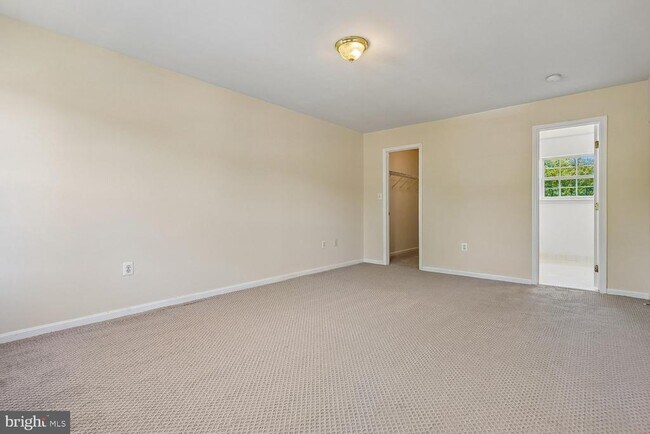 Building Photo - 14677 Cloverdale Rd
