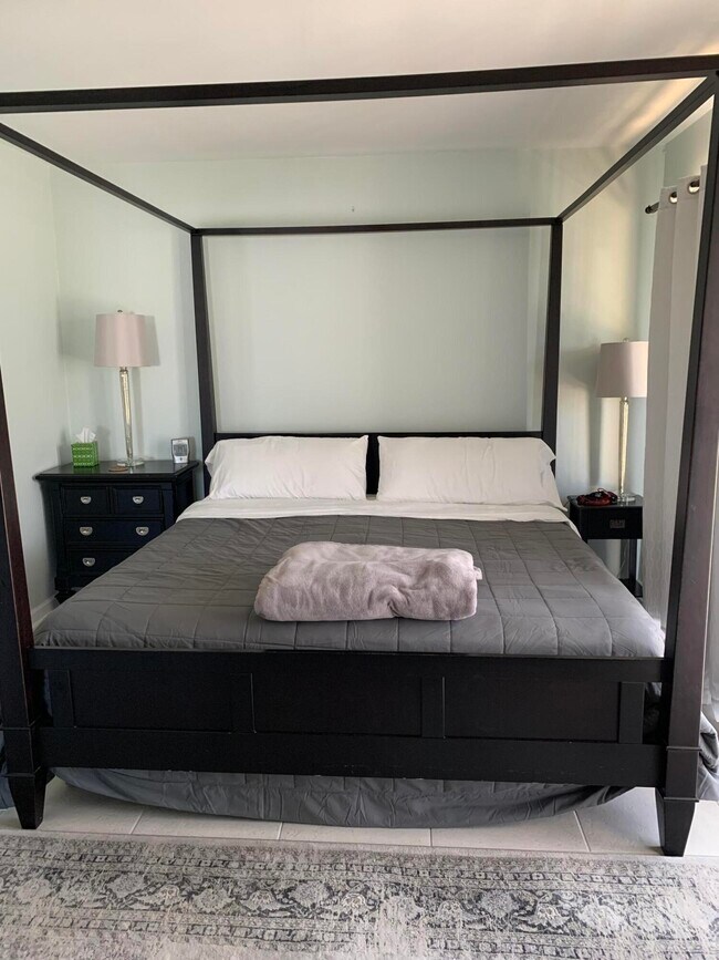 Building Photo - 3208 SE 11th St