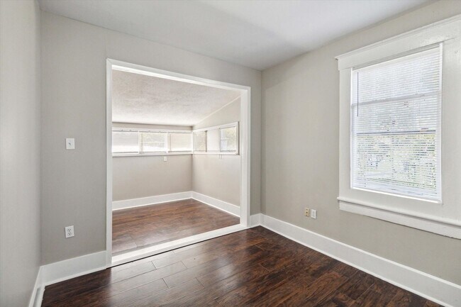 Building Photo - 1301 E 32nd St
