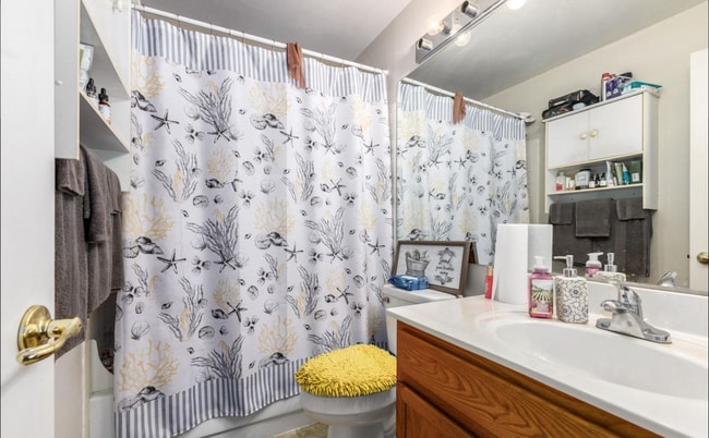 Building Photo - Townes at South Park