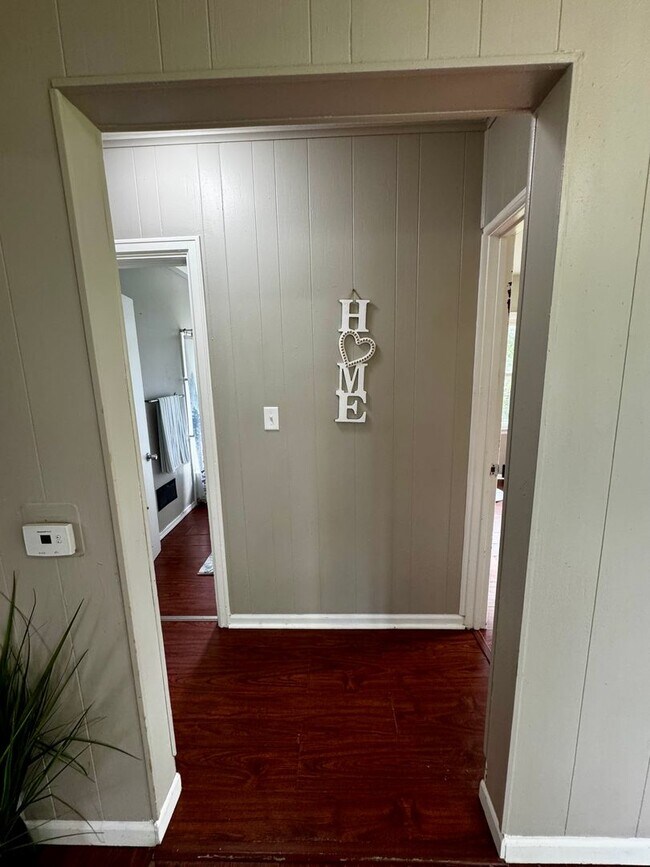 Building Photo - 3 bed, 1 bath home for rent in Waterloo