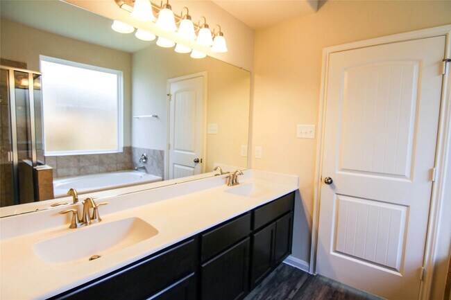 Building Photo - 29438 Westhope Dr