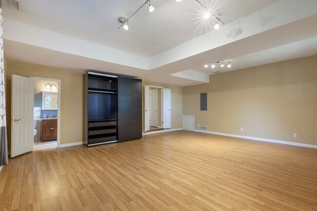 Building Photo - 3741 Fox Glen Ct NE