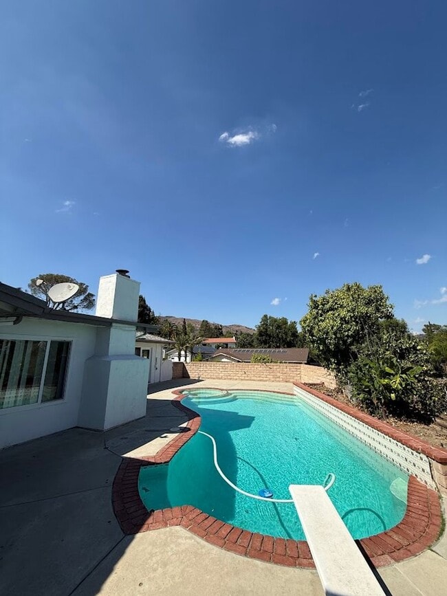 Building Photo - Gorgeous 3 Bedroom, 2 Bathroom, Granada Hi...