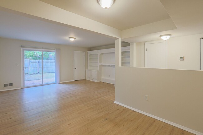 Building Photo - 25 Dorchester Ct