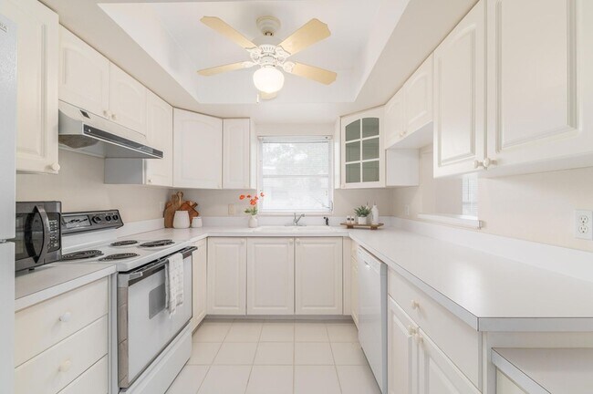 Building Photo - 2950 SE Ocean Blvd