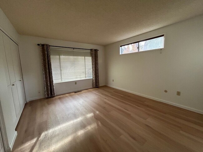 Building Photo - 22 Meadowgreen Cir